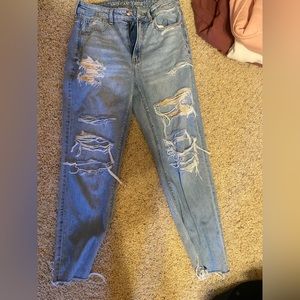 Women’s American Eagle mom jean, size 6